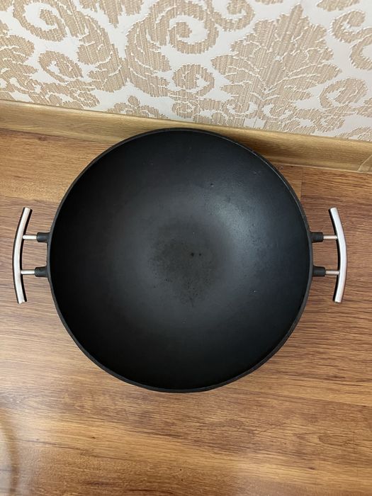 Продам чугунный казан