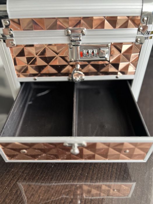 Шкатулка для украшений новая