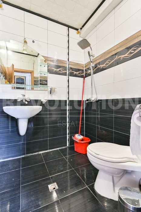 Продава се Тристаен апартамент в София, Надежда 2 - 130 кв.м за 2405 €/кв.м - Снимка #10