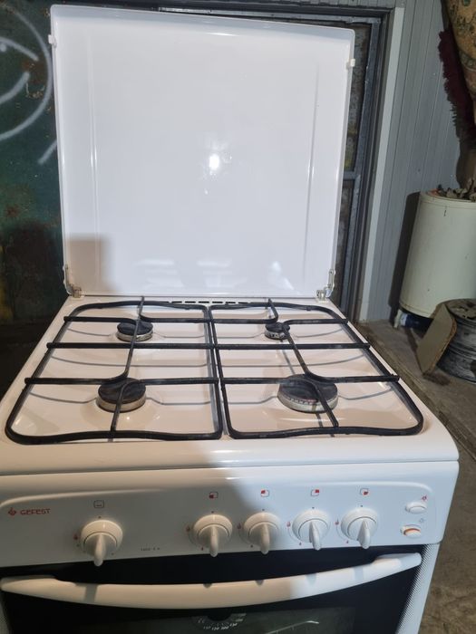 Продаю газовую плиту