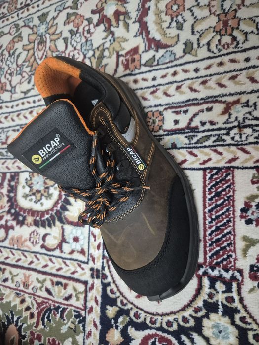 Продам спец обувь