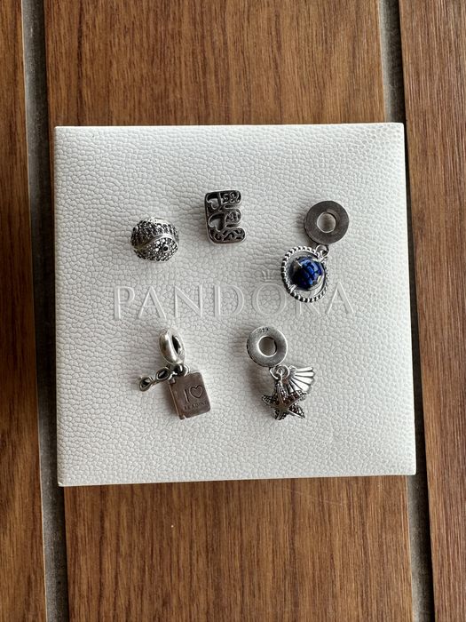 Brățară și pandantive Pandora