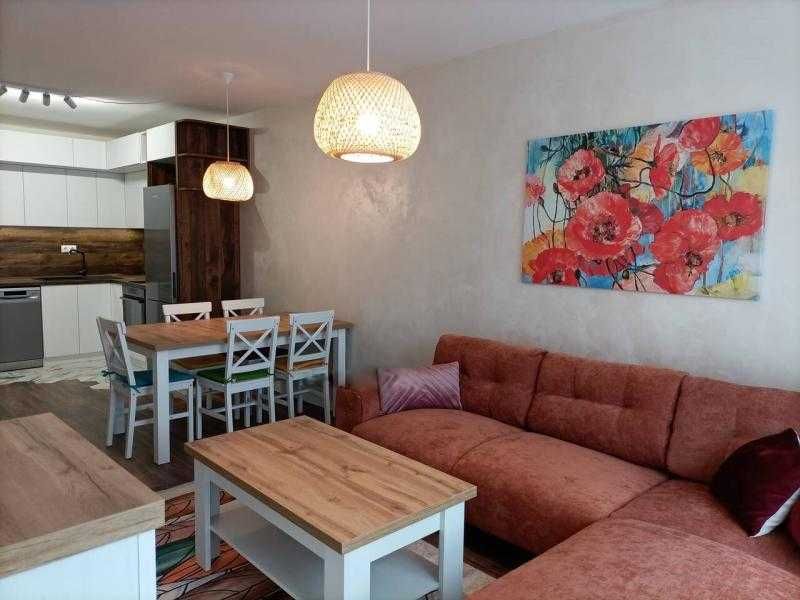 Дава се под наем Двустаен апартамент в Бургас, Център - 70 кв.м за 612 € - Снимка #1