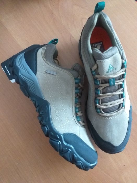 Водонепроницаемые кроссовки на весну