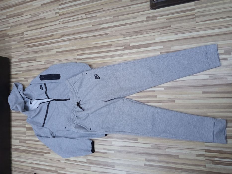 Комплект NIKE TECH,размер S,цена 50лв