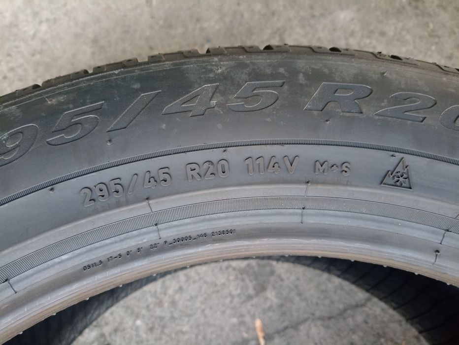2 anvelope NOI de iarna Pirelli 295/45 R20 dot 3717
