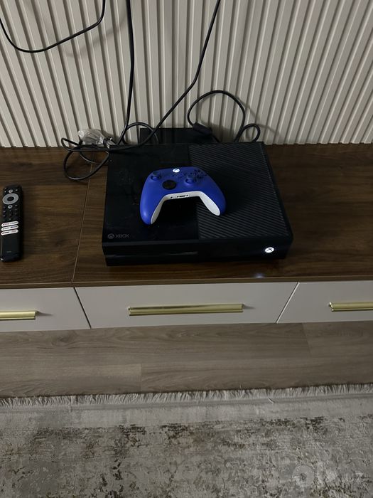 Продается XBOX ONE