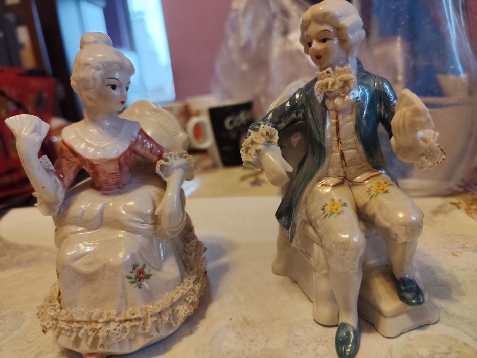 Статуетка кон с изправени крака