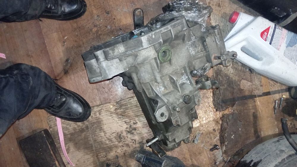 Запчасти на     примера и мерс 124 102 двиг