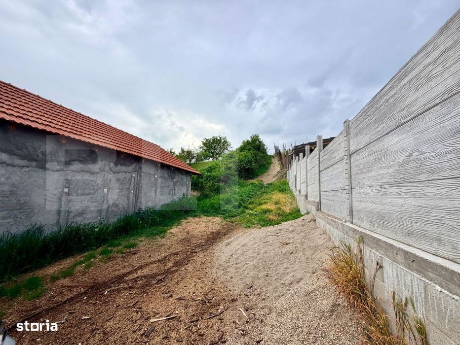 Casa la rosu de vanzare, 90 mp+ teren 650 mp, zona Aiud