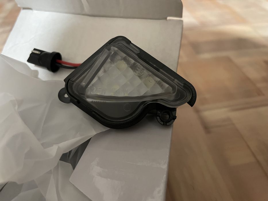 Scoda superB Under mirror light