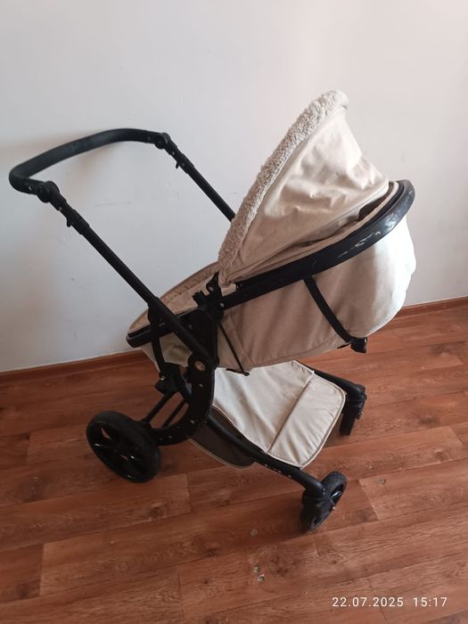 Срочно продаётся коляска 15 тыс