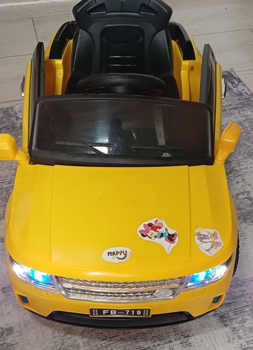 Masinuta electrica cu sunete si lumini