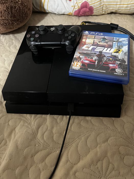 Vand PS4 cu o maneta dualshock si un joc ( the crew 2)
