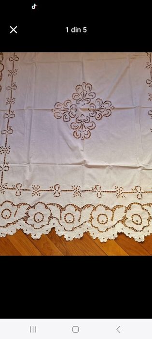 Fata de masa brodata