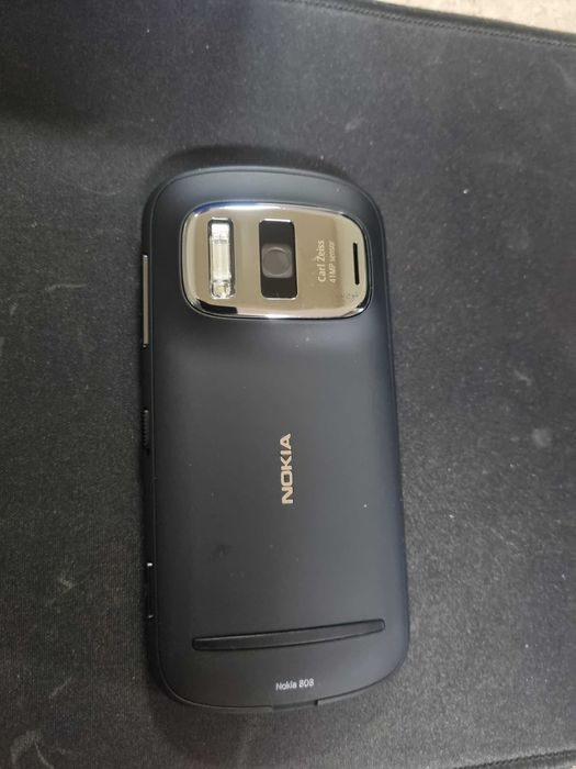 Nokia 808 оригинал в новом состоянии