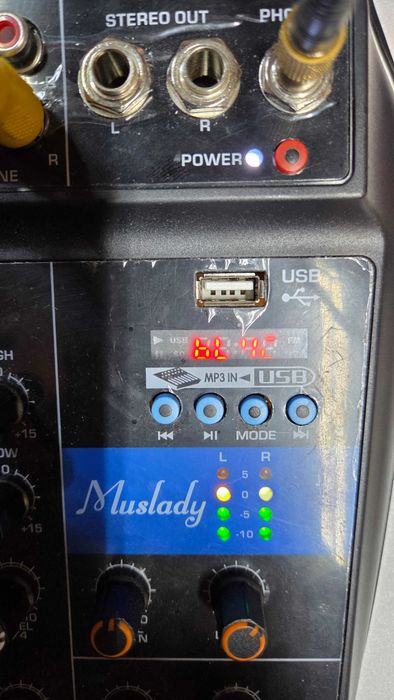 Consolă de mixare DJ cu 4 canale, conectivitate bluetooth, alimentare phantom 48V