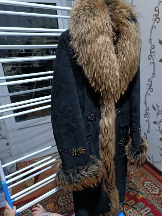 Palto yangi kiyilmagan