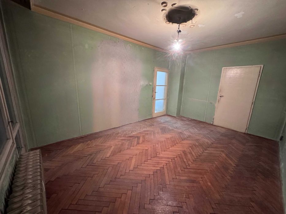 Масивен дървен паркет „рибена кост“ около 32 кв.м – София