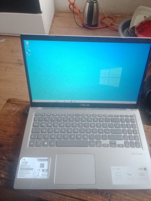 Leptopu a fost al meu dar nu îl mai folosesc că mi-am luat calculator