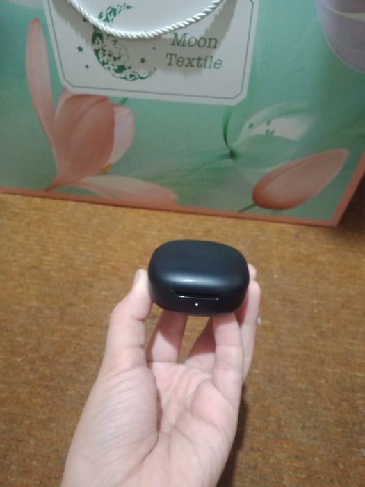 Продаю. Несколько пар! наушников.