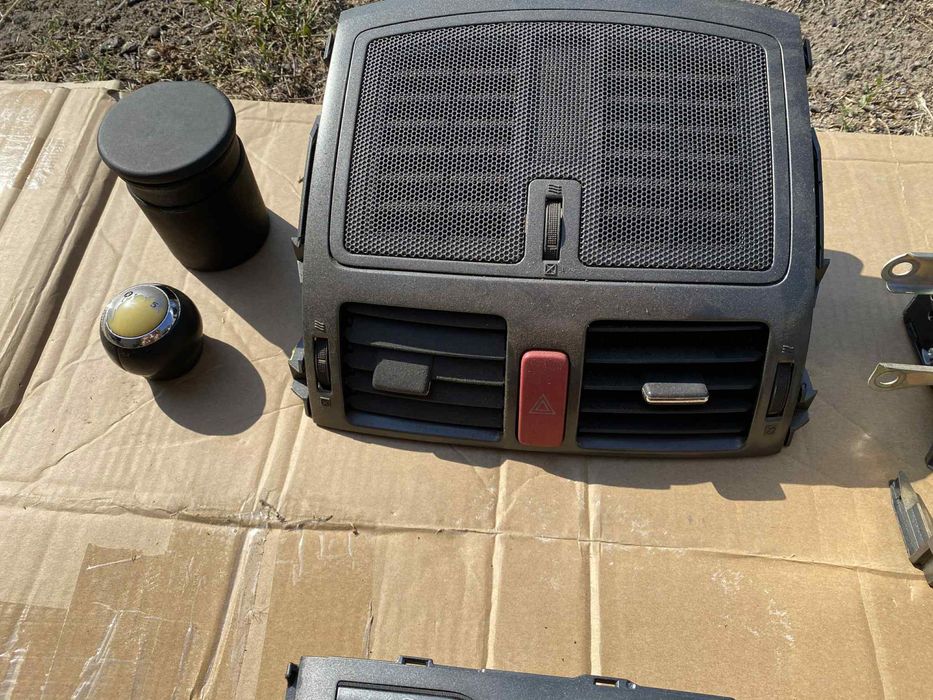 Тойота Аурис На части