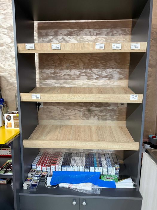 Ansamblu cu 3 vitrine de sticlă ,rafturi Paine ,foietaj sau diverse tot ansamblu