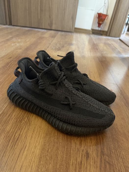 Продавам yeezy 350 black