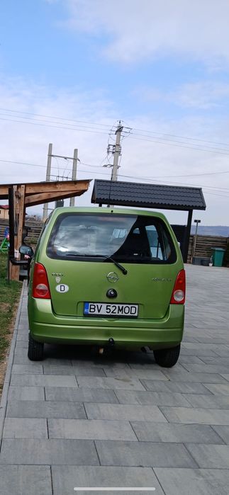 Opel Agila verde
