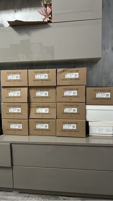 Lichidare de stoc yezzy 350(modelele sunt in anunt)