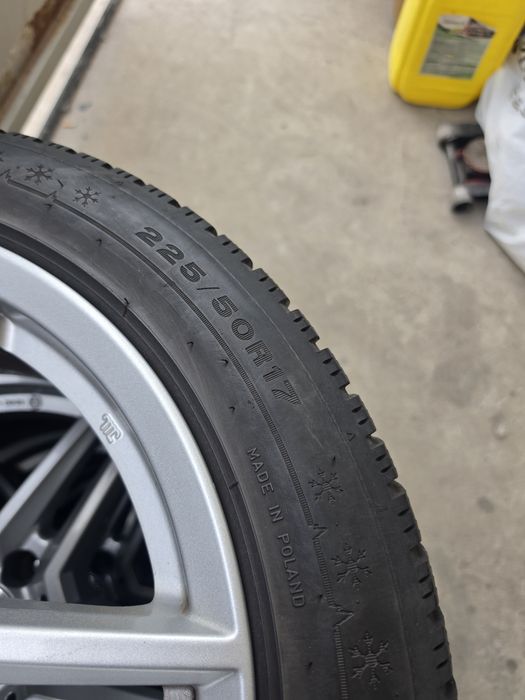 4 Броя 225/50/17 Dunlop 2x5,8mm 2x5,5mm