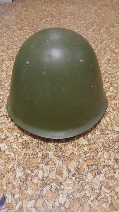 Советская каска и фляга