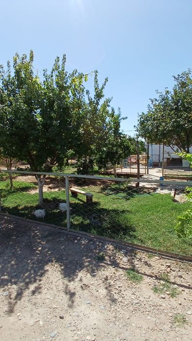 Үй сатылады. Дом продается.