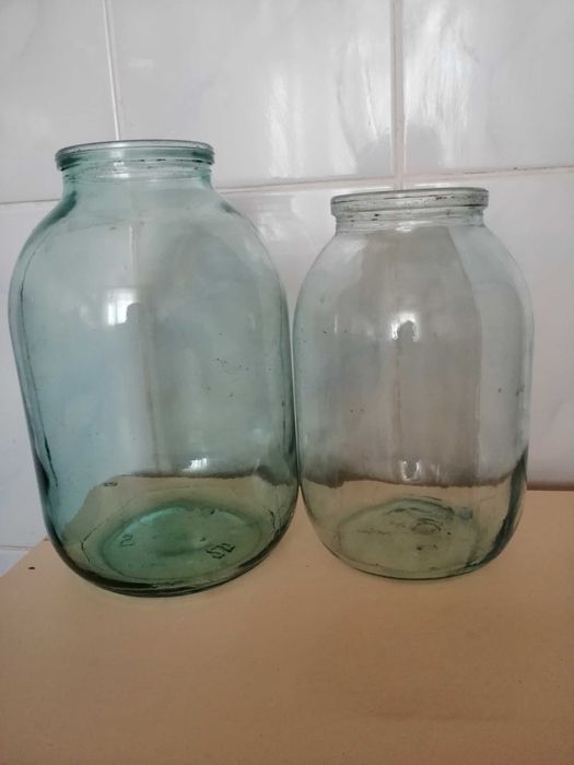 Обменяю  Банки  2 литровые