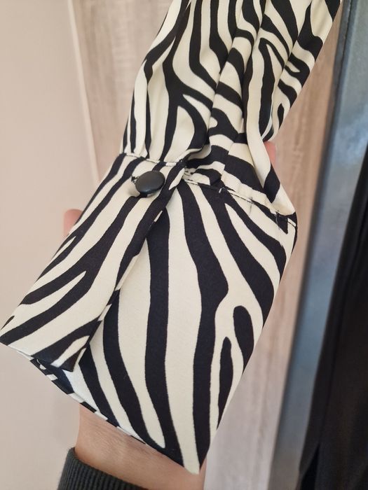 Официална рокля с животински принт и кожена част