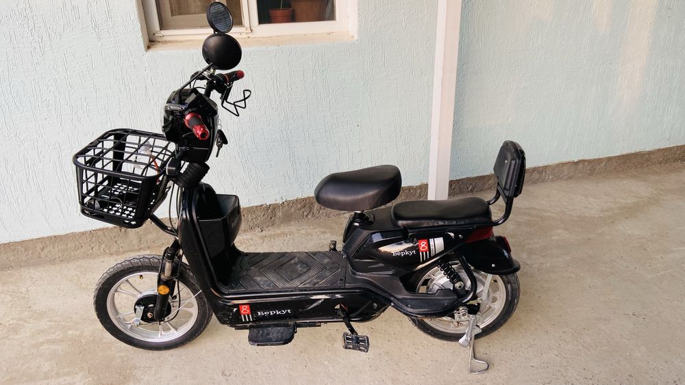 Скутер (мопед) срочно