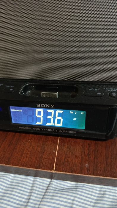 Док станция/радио часовник SONY