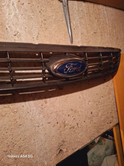 Предна решетка за форт фокус