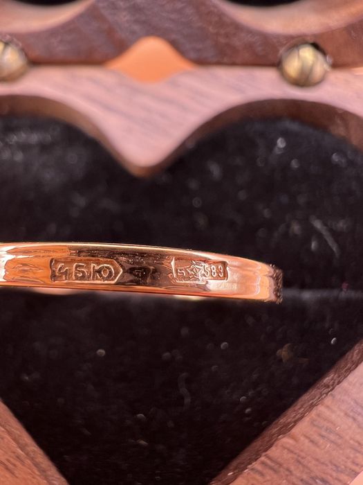 Продам золотое кольцо.