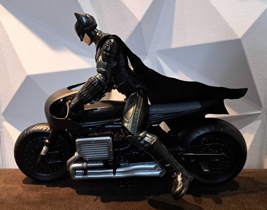 Batcycle + Batman (Set de joaca Batman - Motocicleta si figurina, 30 cm)