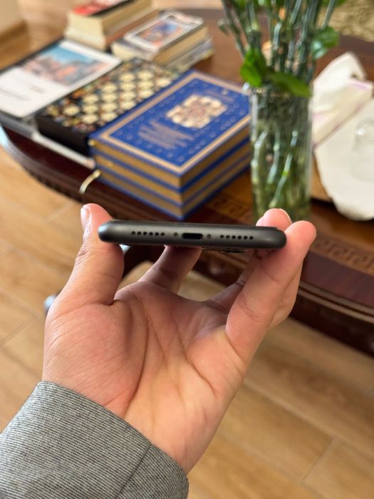 Продается iPhone 11 б/у