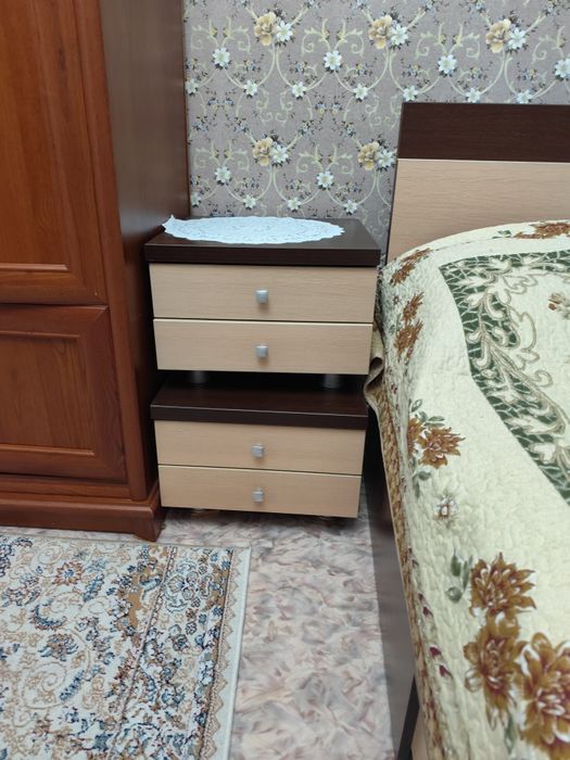 Кровать с двумя тумбочками