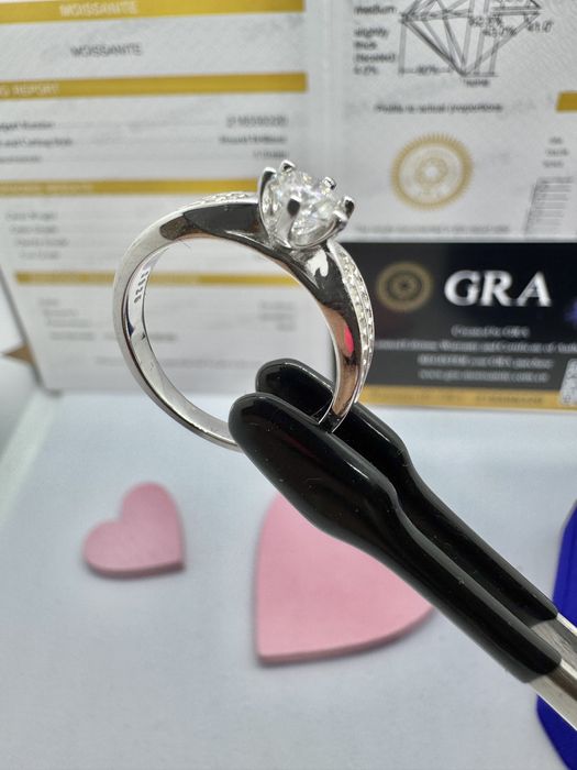 Сребърен пръстен с мойсанит ( диамант ) 0.5 карата