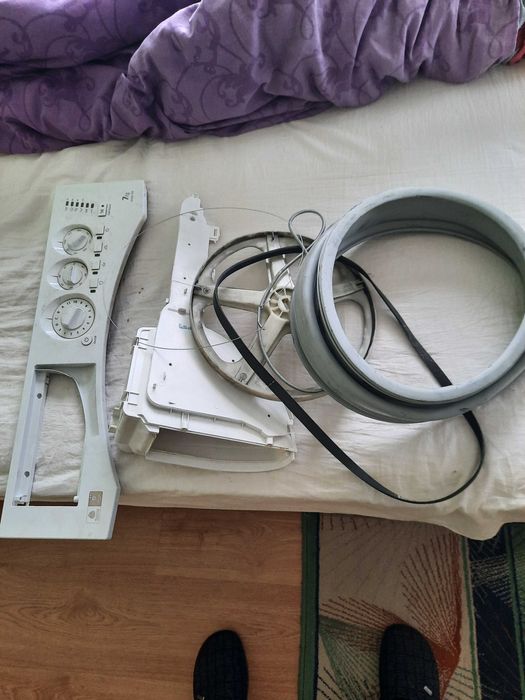 Пералня за вграждане Hotpoint Ariston AWM108 на части