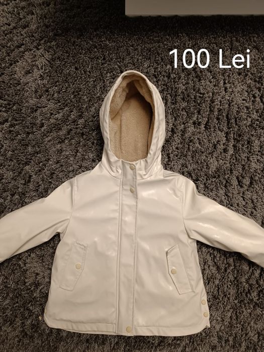 Geacă blanită pentru fetițe cât și băieți.