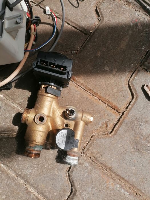 Desmembrez centrală termica motan 36 mkdens Vana gaz vana cu trei cai pompa apa centrala termica motan 36 mkdens