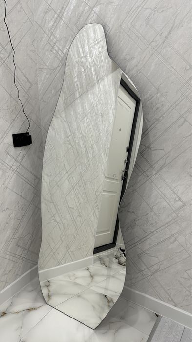 Айна, зеркало, стенаға ілінетін