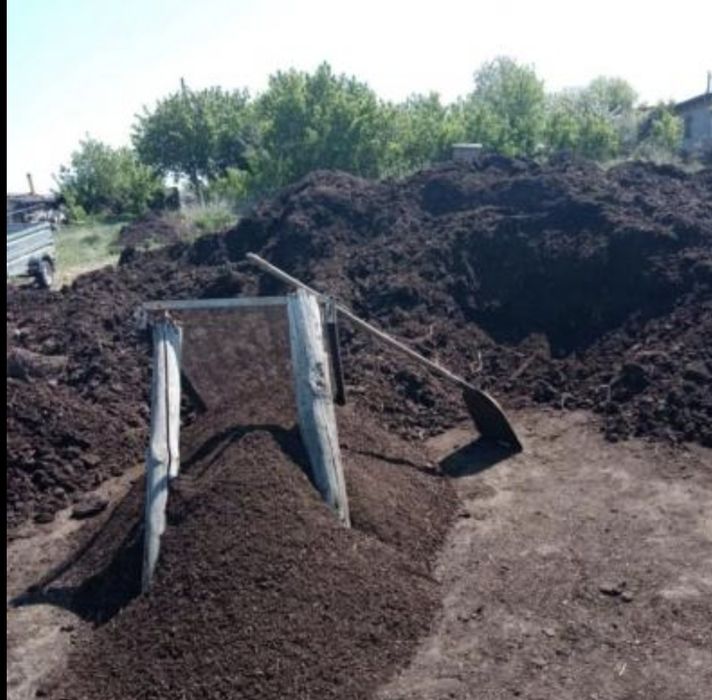 Продам перегной в мешках .