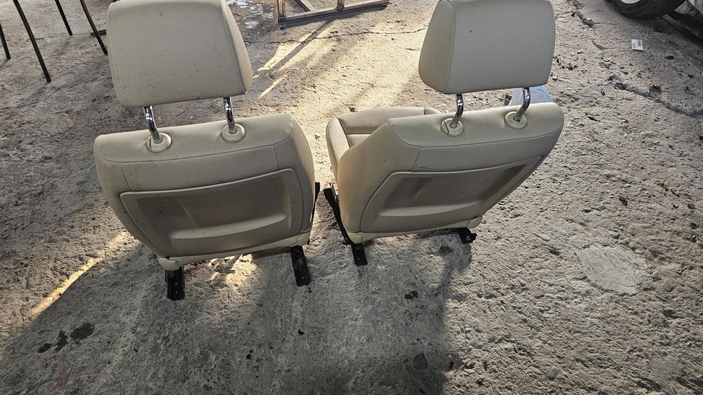 Предни седалки за бмв е90 е91 bmw e90 e91 бежови