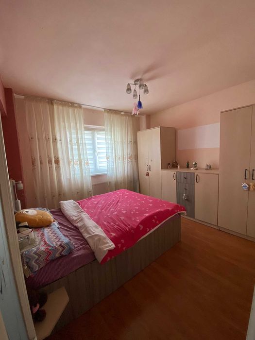 Închiriez apartament 3 camere